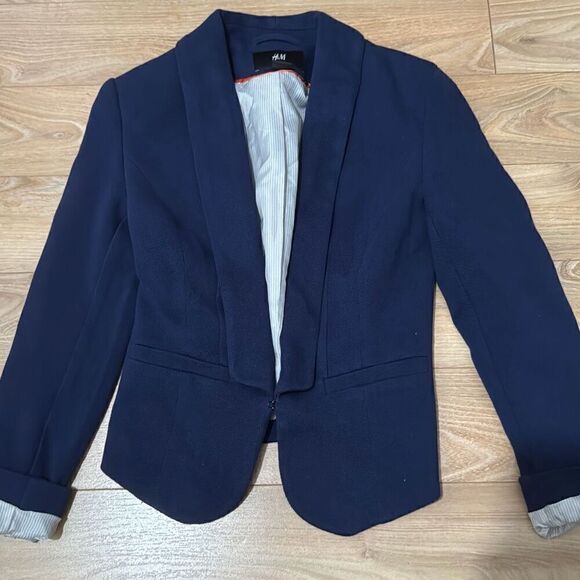 H & M Crop Knit Navy Blazer with Shawl Collar Hook Closure Fully Lined size 2 - Picture 1 of 5